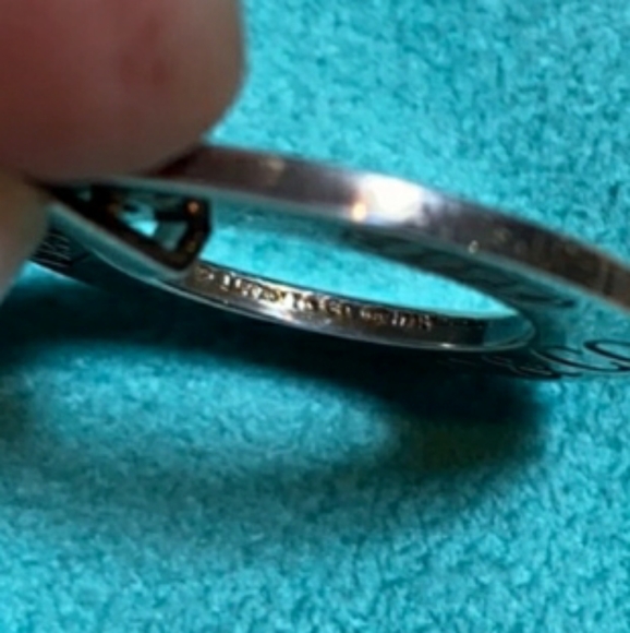 Beautiful Tiffany & Co Pendant Sterling Silver and in Pristine Condition. - Picture 2 of 5